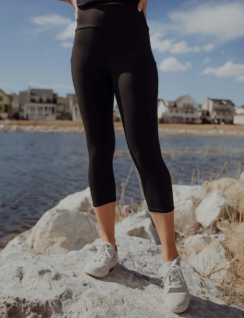 SA Exclusive Black Solid Capri Pocket Leggings