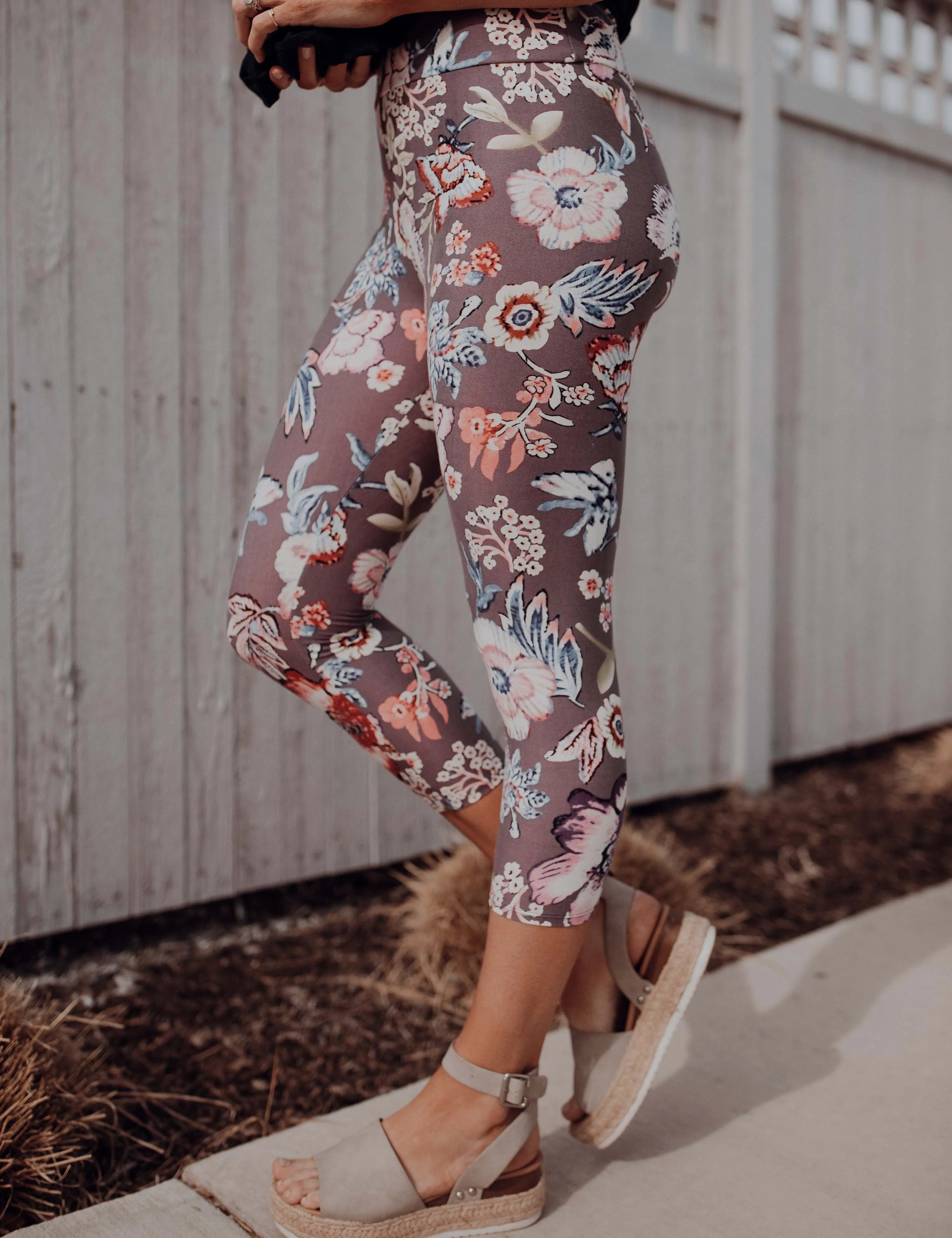 SA Exclusive Flourishing Blooms Capri Leggings