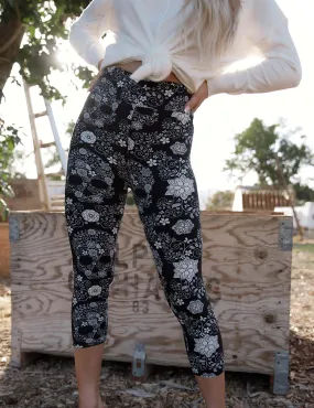 SA Exclusive Full Of Skull Capri Leggings