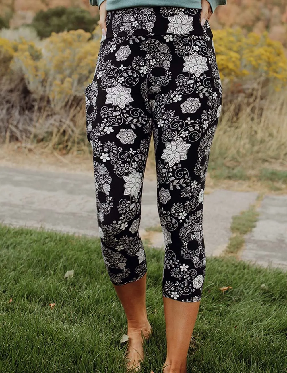 SA Exclusive Full Of Skull Capri Pocket Leggings