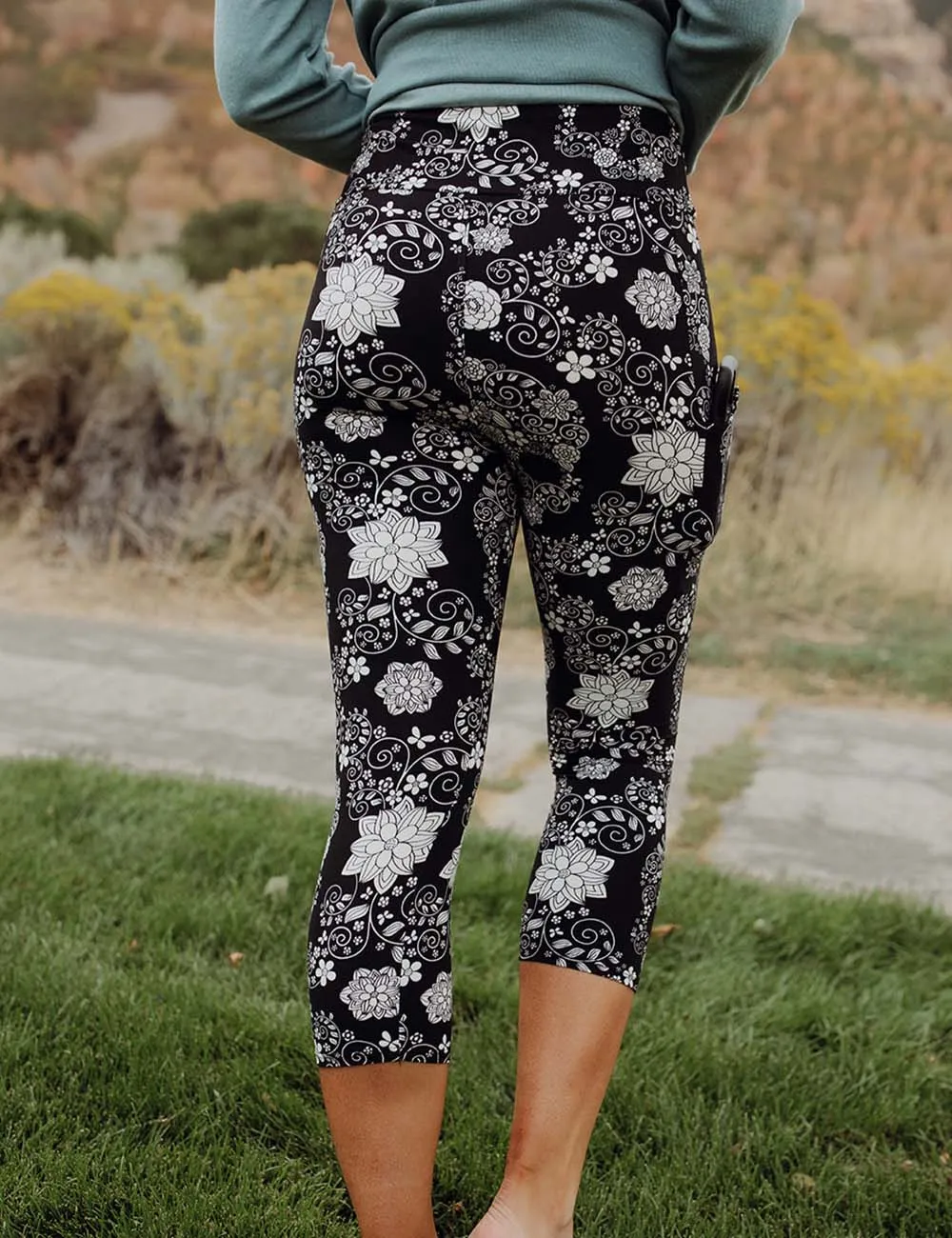 SA Exclusive Full Of Skull Capri Pocket Leggings