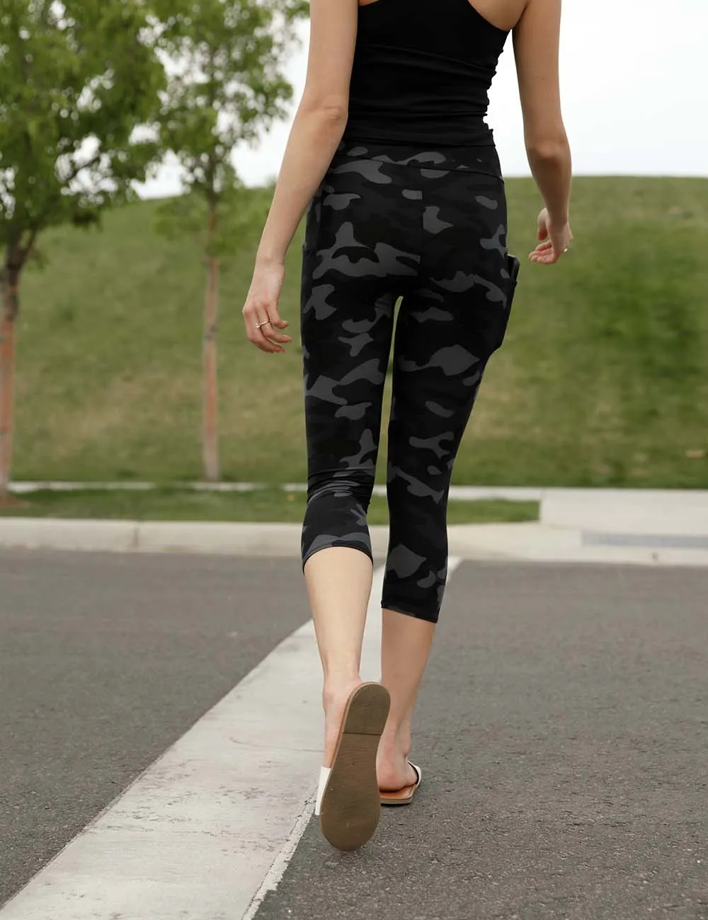 SA Exclusive Midnight Camo Capri Pocket Leggings