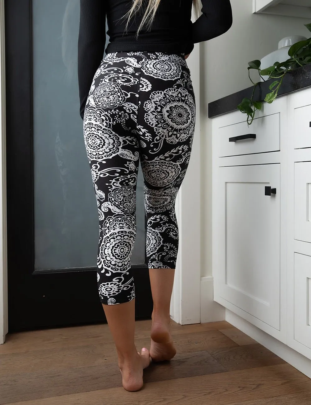 SA Exclusive Paisley Perfection Capri Leggings