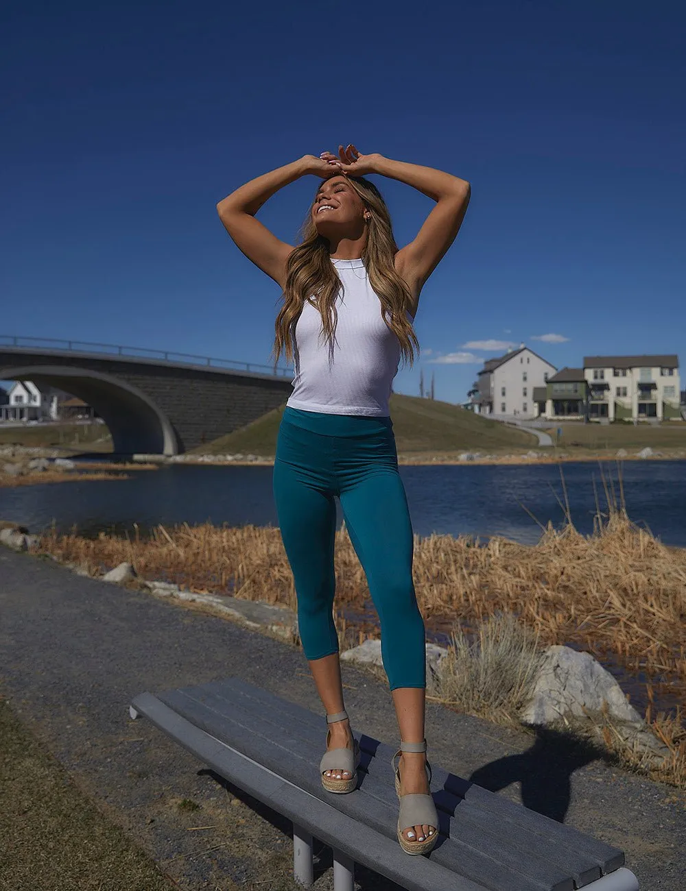 SA Exclusive Teal Solid Capri Leggings