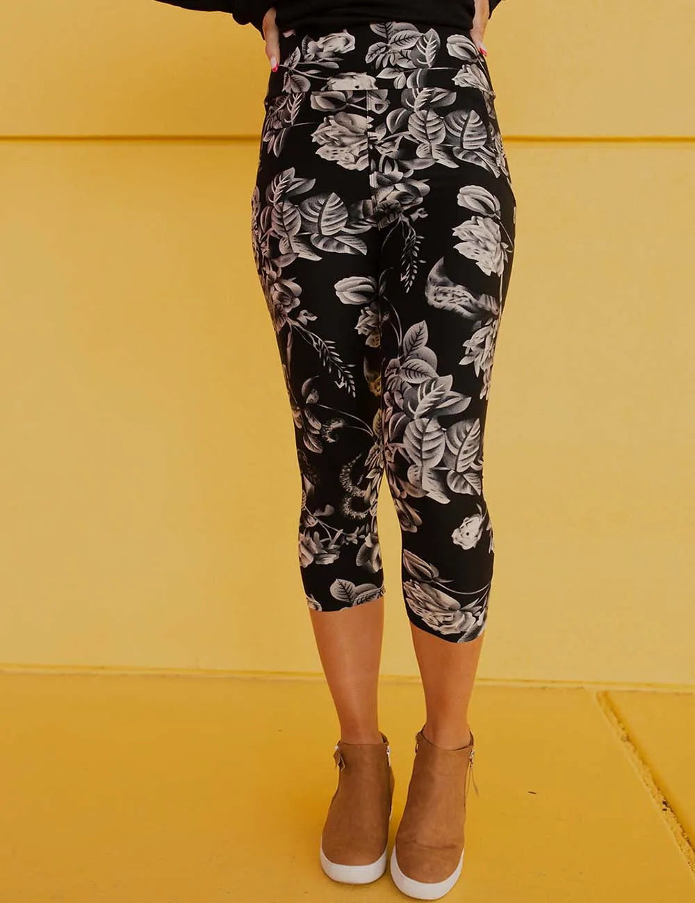 SA Exclusive Whimsical Blooms Capri Pocket Leggings