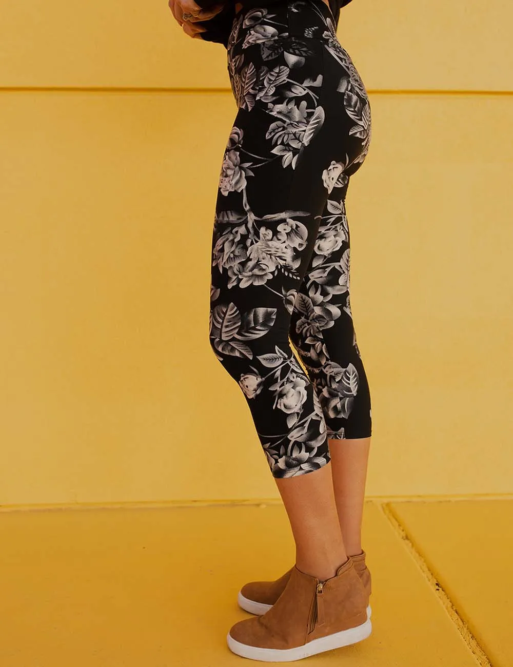 SA Exclusive Whimsical Blooms Capri Pocket Leggings