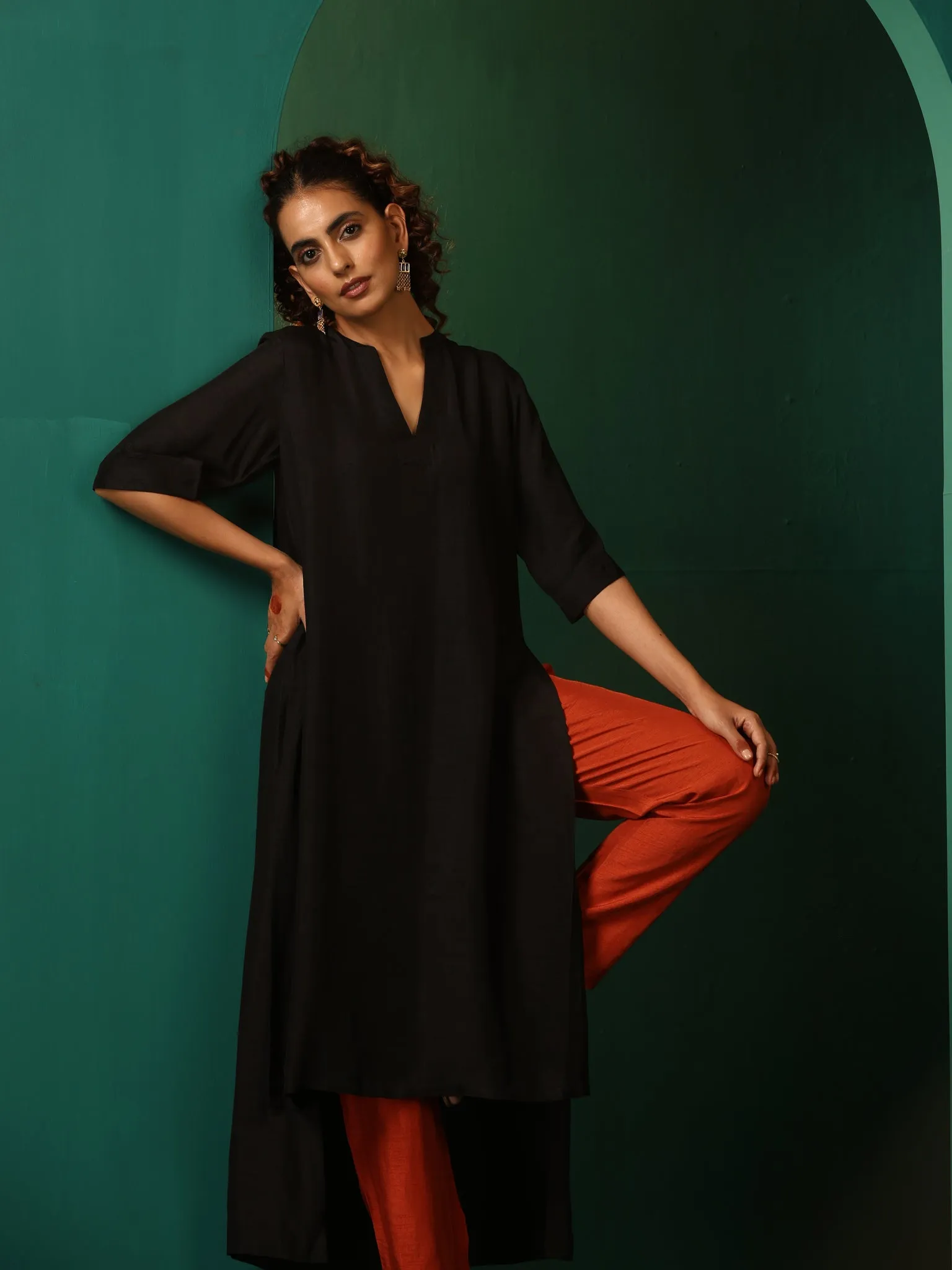 trueBrowns Black Silk High Low Kurta Pant Set